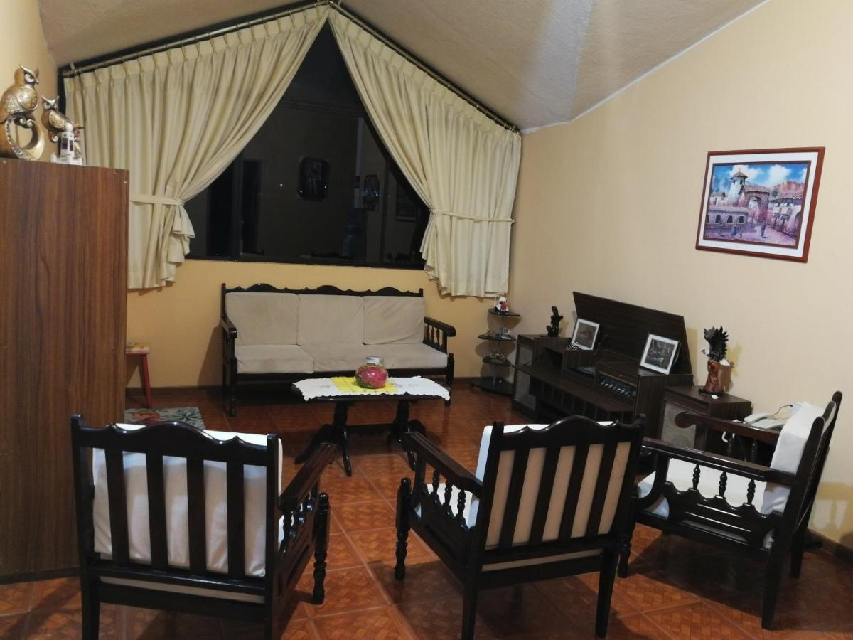 Chapelet Hostal Tababela Buitenkant foto