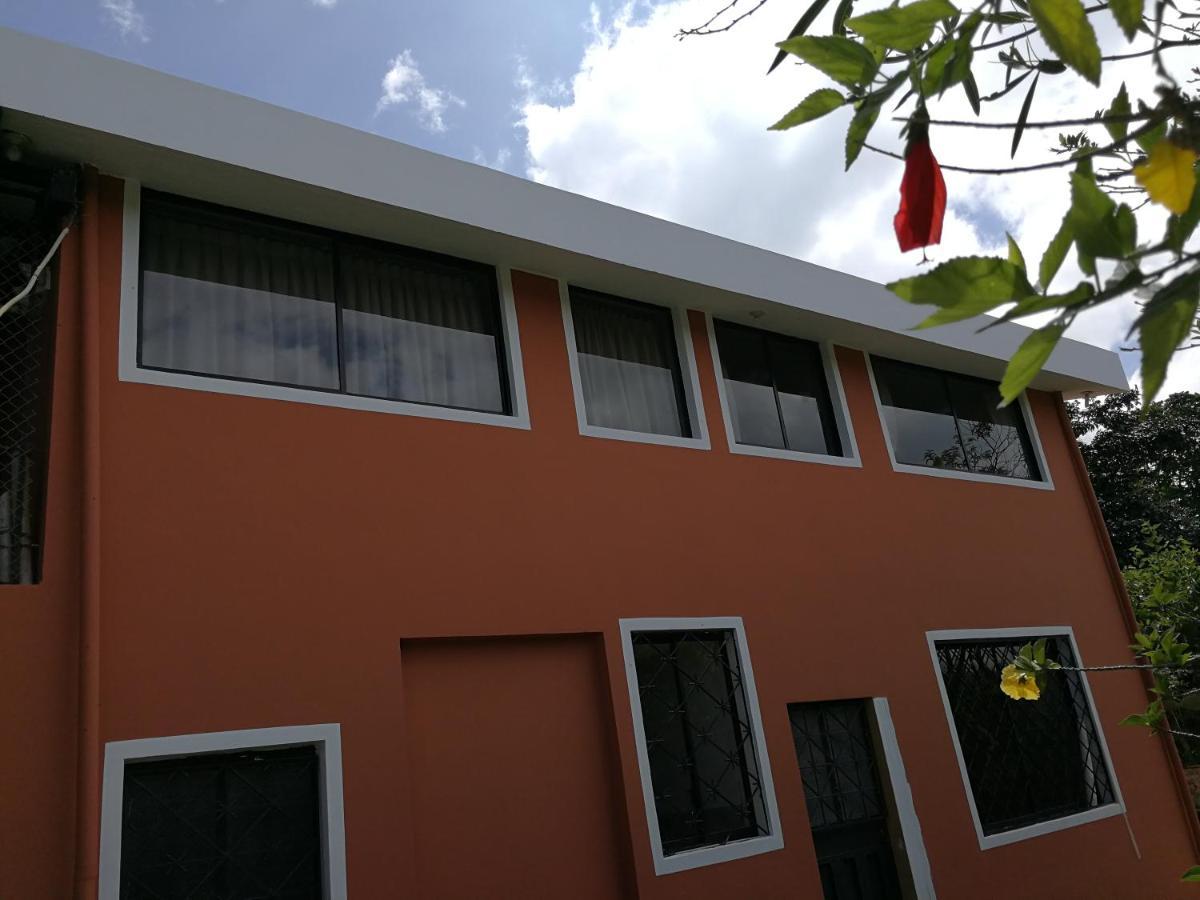 Chapelet Hostal Tababela Buitenkant foto