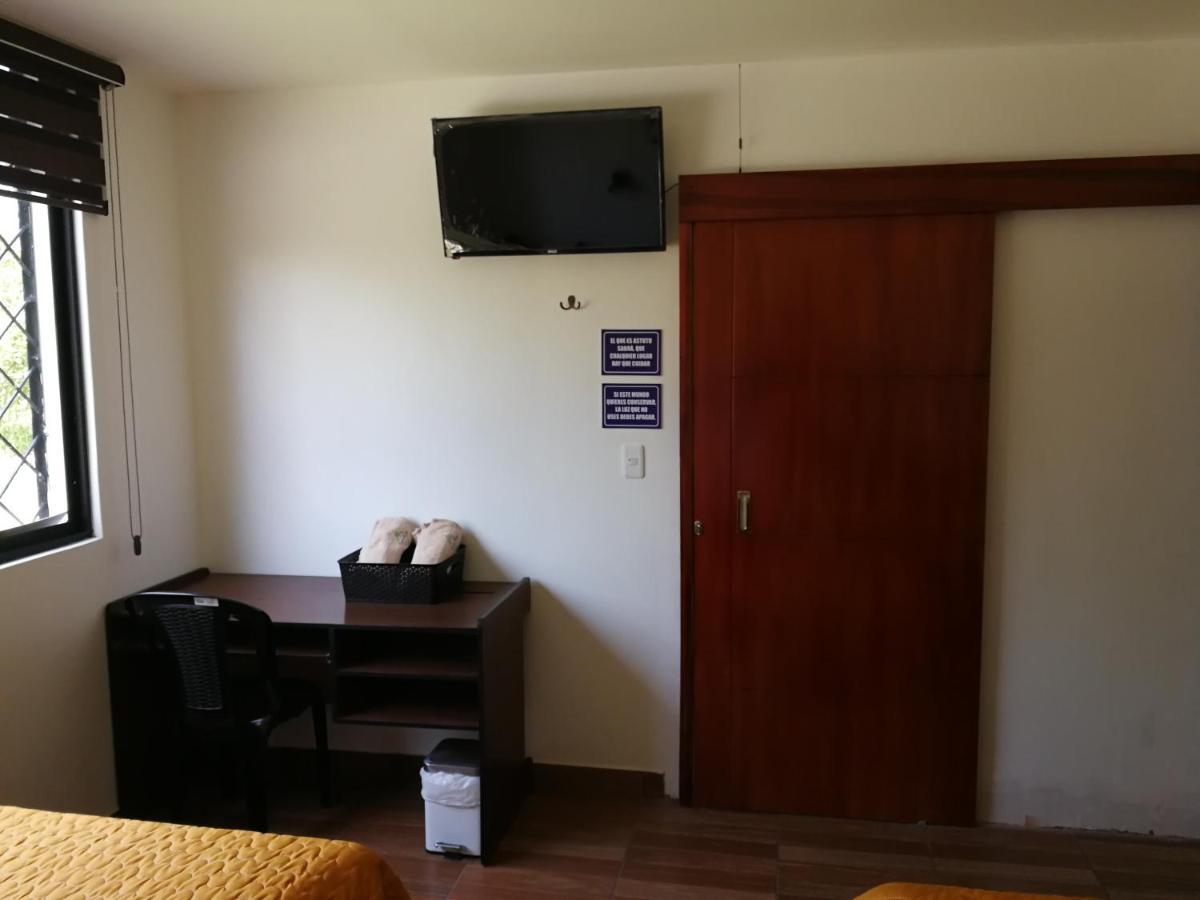 Chapelet Hostal Tababela Buitenkant foto