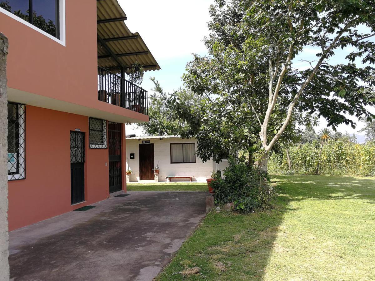 Chapelet Hostal Tababela Buitenkant foto