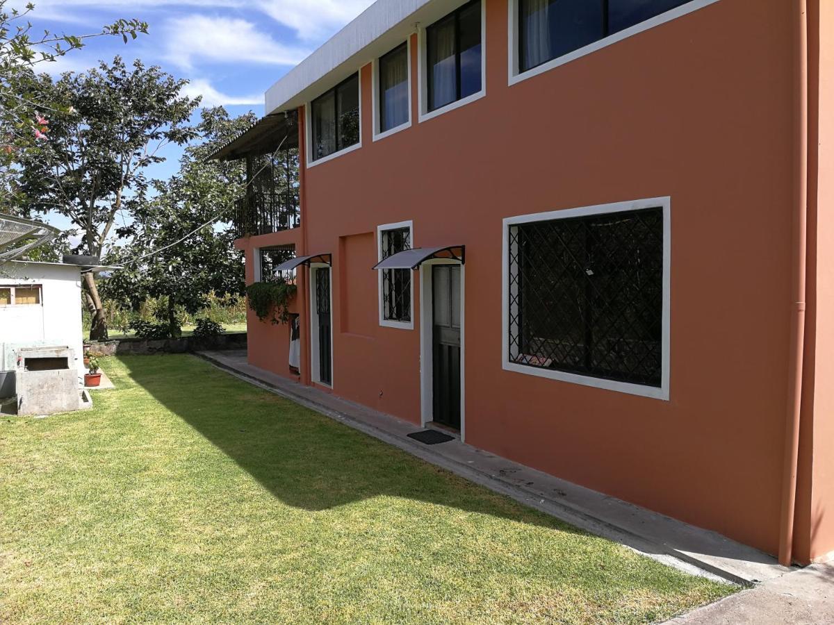 Chapelet Hostal Tababela Buitenkant foto