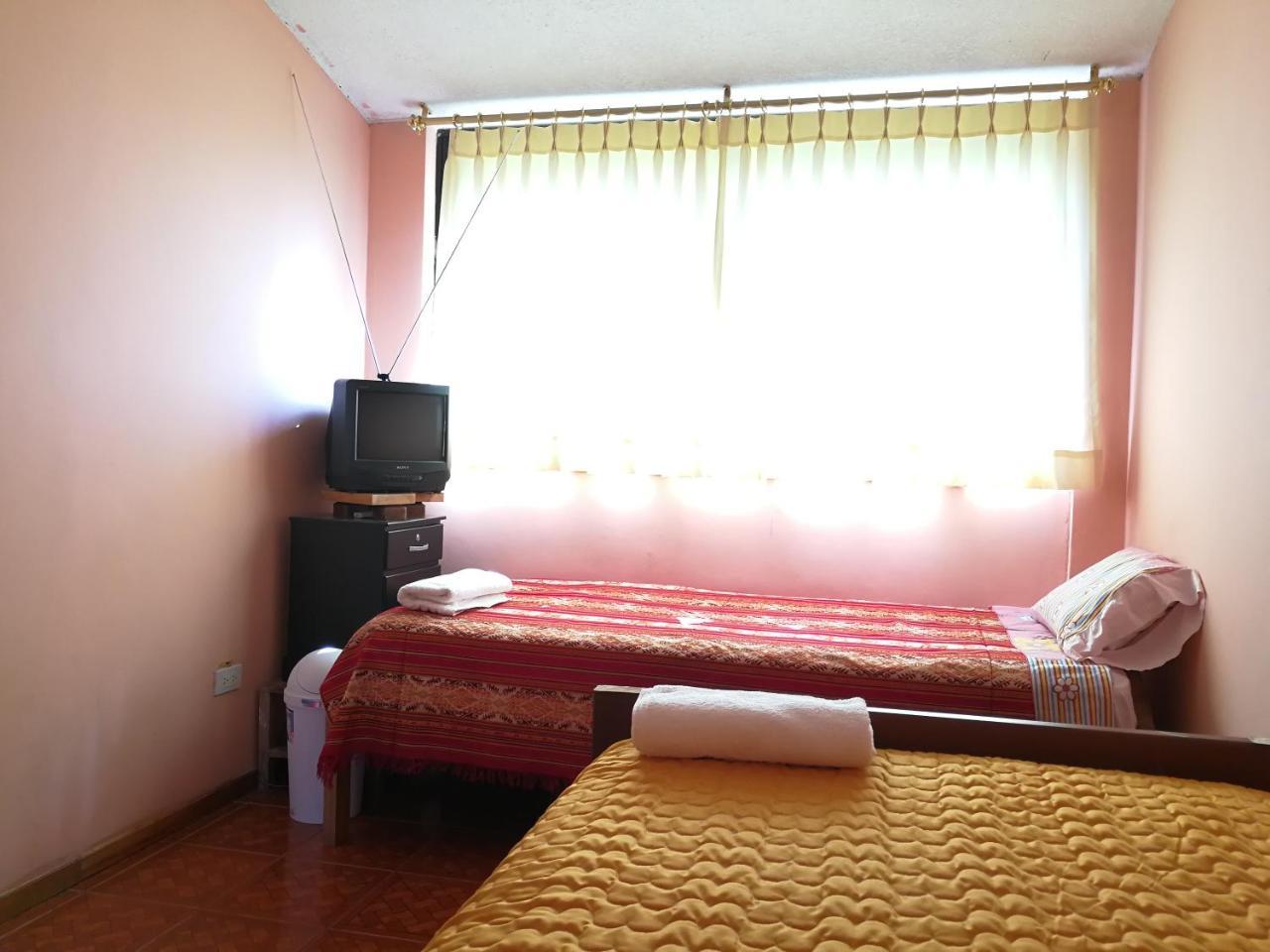 Chapelet Hostal Tababela Buitenkant foto