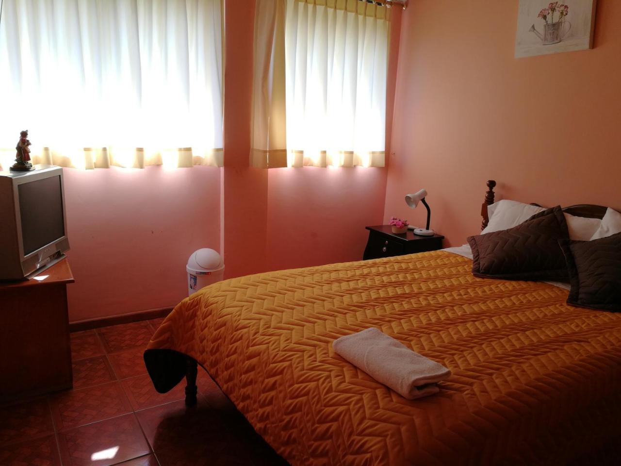 Chapelet Hostal Tababela Buitenkant foto