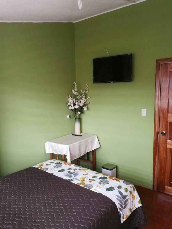 Chapelet Hostal Tababela Buitenkant foto