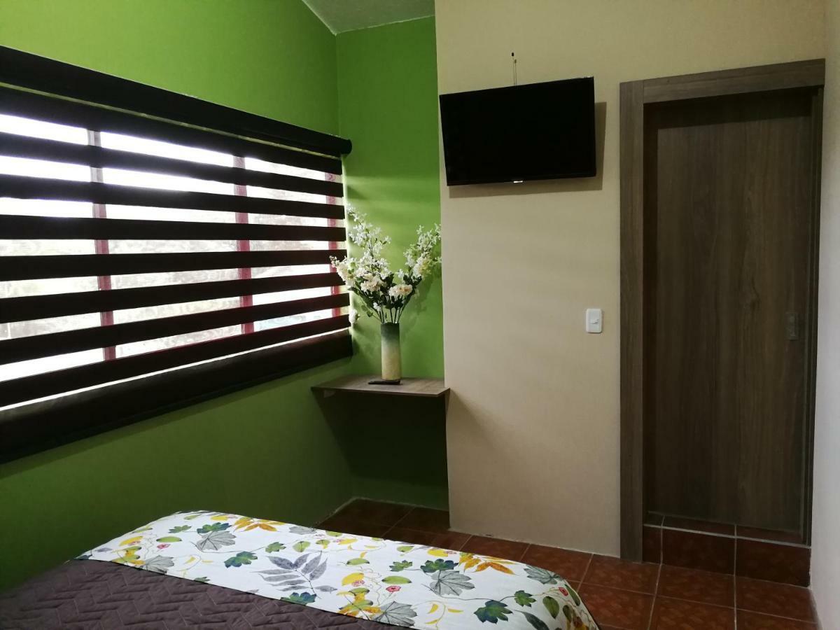 Chapelet Hostal Tababela Buitenkant foto